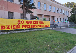 Baner przez przedszkolem