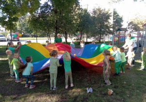 Frebelki i zabawa z chustą animacyjną