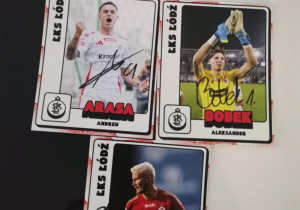 Karty z wizerunkiem piłkarzy i autografami