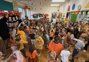 Zabawy taneczne z panią Agnieszką