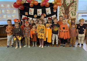 Grupa Bystrzaki w strojach jesiennych