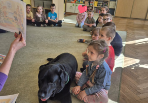Dzieci tworzą kodeks bezpieczenych zachowań wobec psa