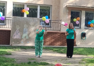 Pani Monika i Agnieszka podczas wspólnego pląsu