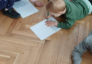 Frebelki na warsztatch w bibliotece