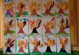 Jesienne drzewa z pasków papieru