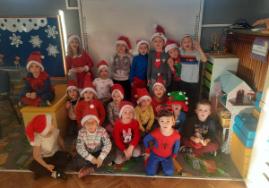 Dzieci w oczekiwaniu na Świętego Mikołaja