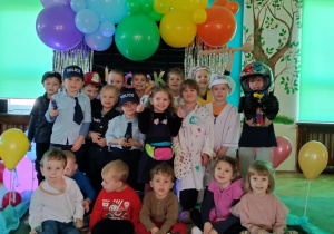 Dzieci przebrane za przedstawicieli różnych zawodów