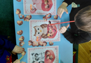 Dzieci różnicują trzy szeregi i ćwiczą mięsień okrężny warg