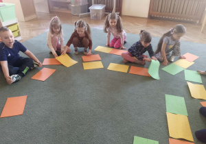 Dzieci przygotowują się do wykorzystania muzogramu