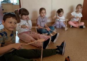 Zabawy rytmiczne z łyżkami